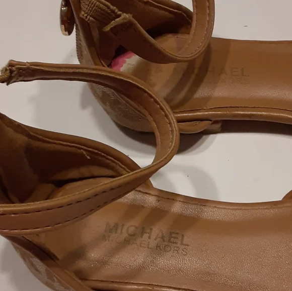 Michael Kors Maryam Girls Flat Shoes - Picture 5 of 8